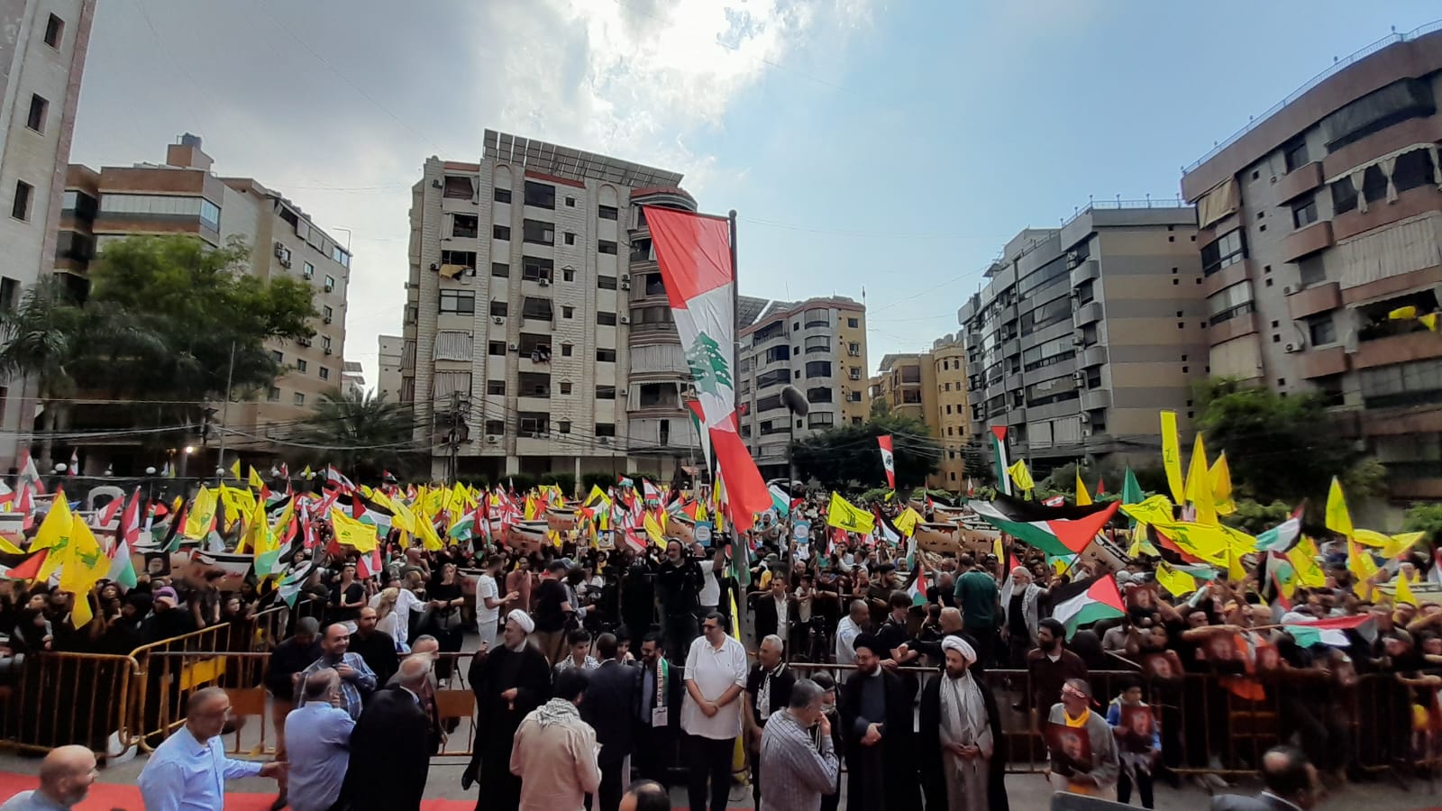 الوقفة التضامنية الداعمة للشعب الفلسطيني والمقاومة قرب مجمع المجتبى في الضاحية الجنوبية لبيروت